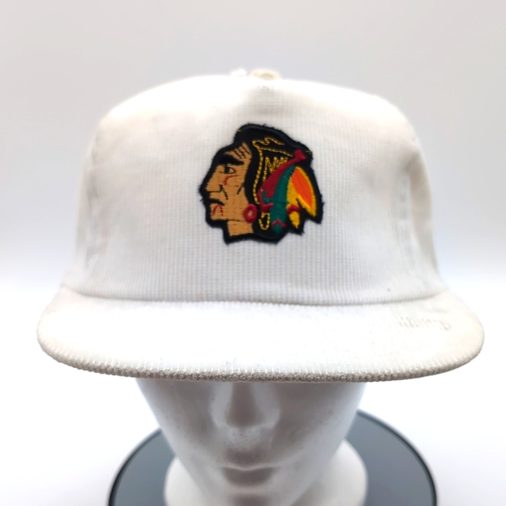 NHL | NWOT Vintage NHL White Corduroy Chicago BlackHawks  Sports Cap Snap Back